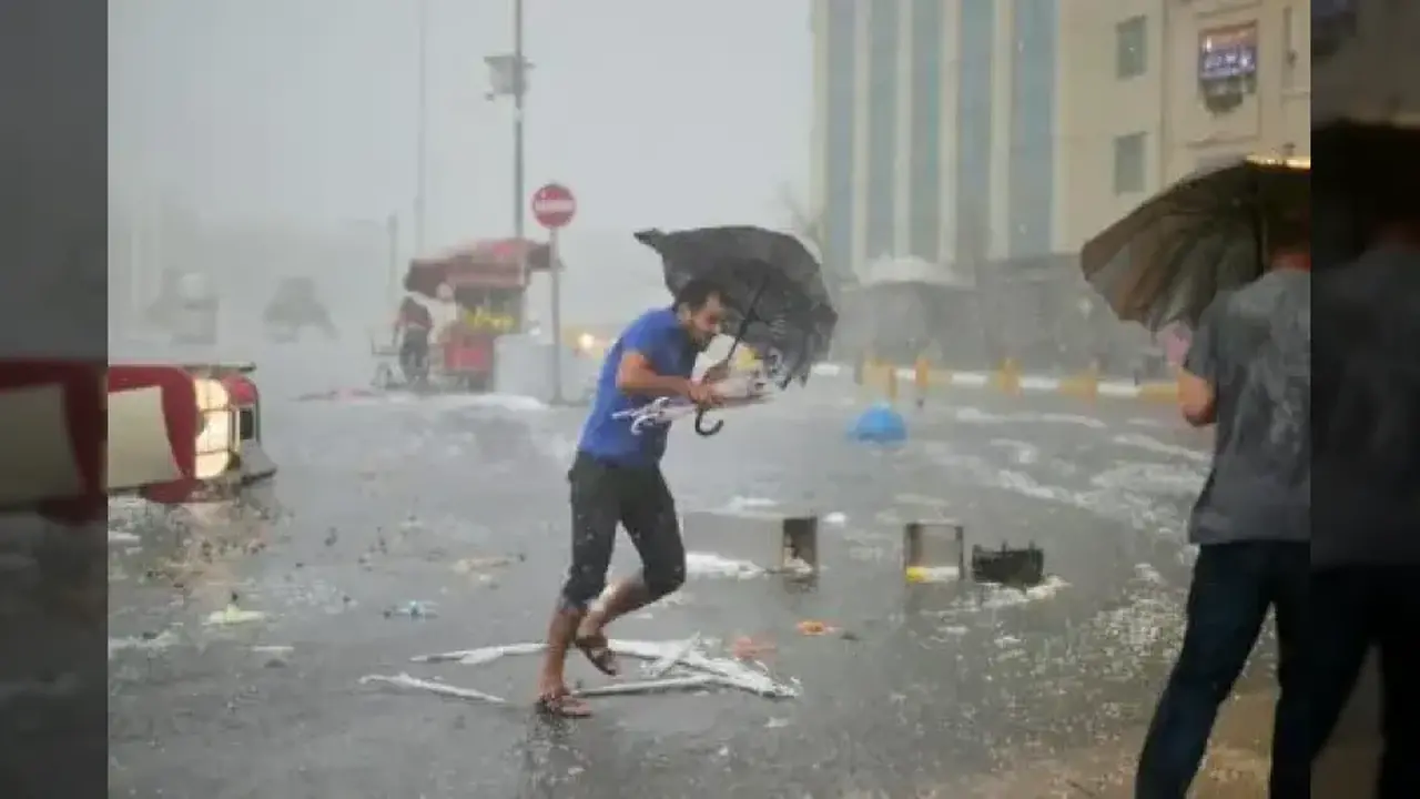 تحذير الأرصاد التركية.. عاصفة قوية وأمطار غزيرة تضرب إسطنبول ومنطقة مرمرة خلال ساعات